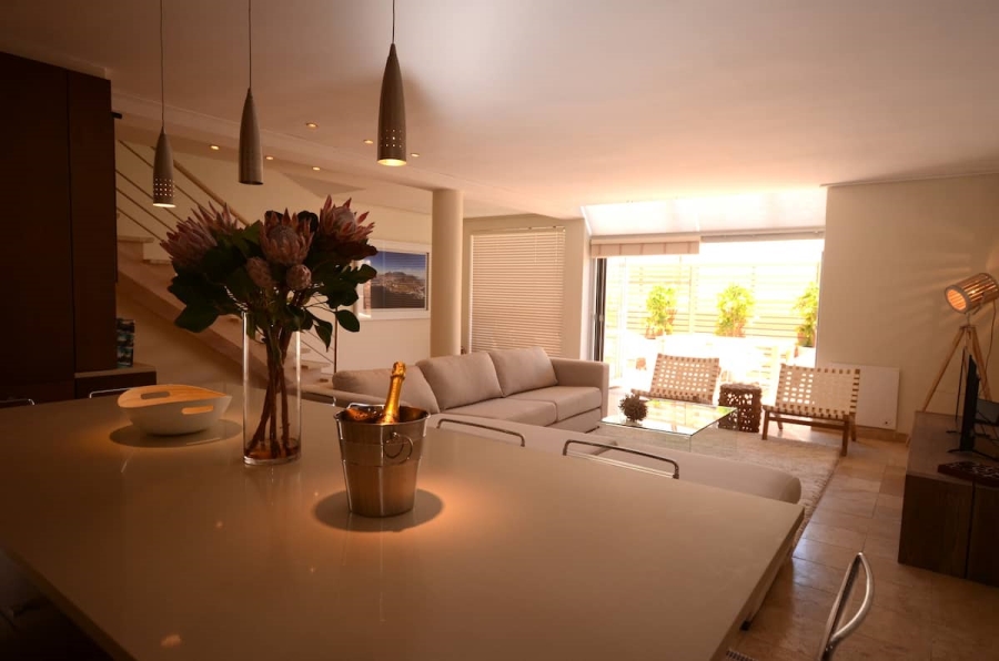 To Let 2 Bedroom Property for Rent in Camps Bay Western Cape